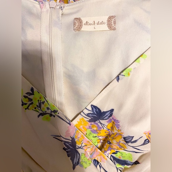 Altar’d State Long Sleeve Romper Size Large - Picture 5 of 5